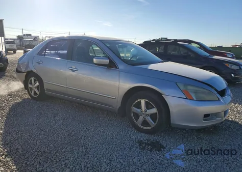 2005 Honda Accord z USA, uszkodzony, nr VIN 1HGCM56835A015882